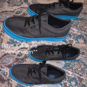Y- Size 6 Vans **Never worn**